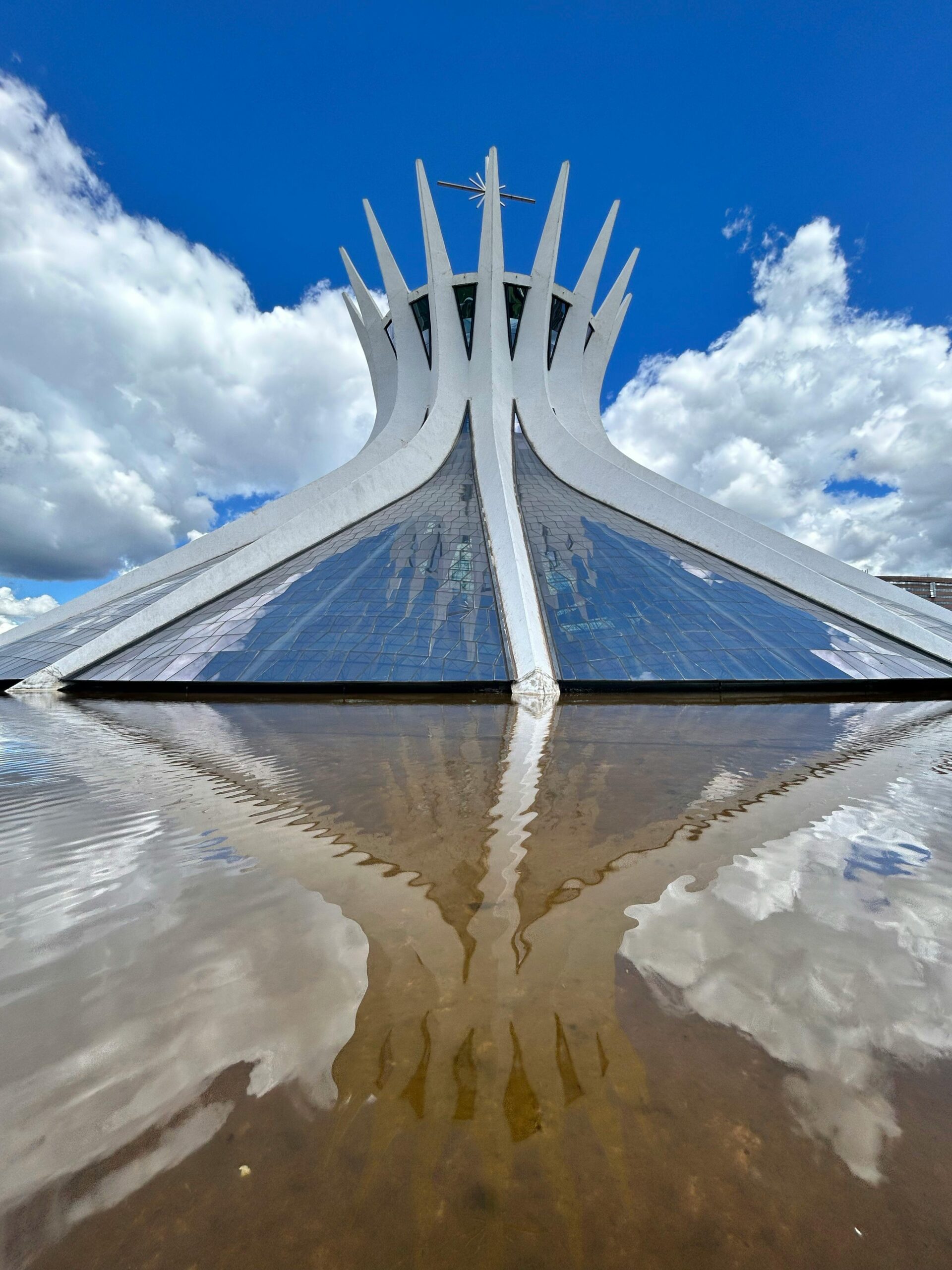 Conheça a Catedral de Brasília por Dentro