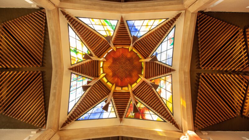 Arquitetura Religiosa: Templos Modernos que Elevam a Fé em Brasília