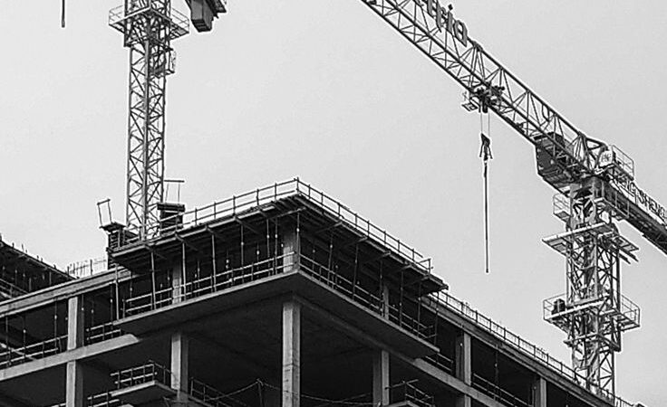 Brasília vive em obras constantes — e muita gente já naturalizou isso